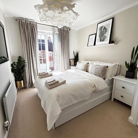 Delux Room With Private Parking, Sleeps 2, Perfect For Cotswold Getaway, Easy A419 Access Blunsdon Exterior foto