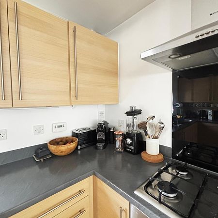 Delux Room With Private Parking, Sleeps 2, Perfect For Cotswold Getaway, Easy A419 Access Blunsdon Exterior foto