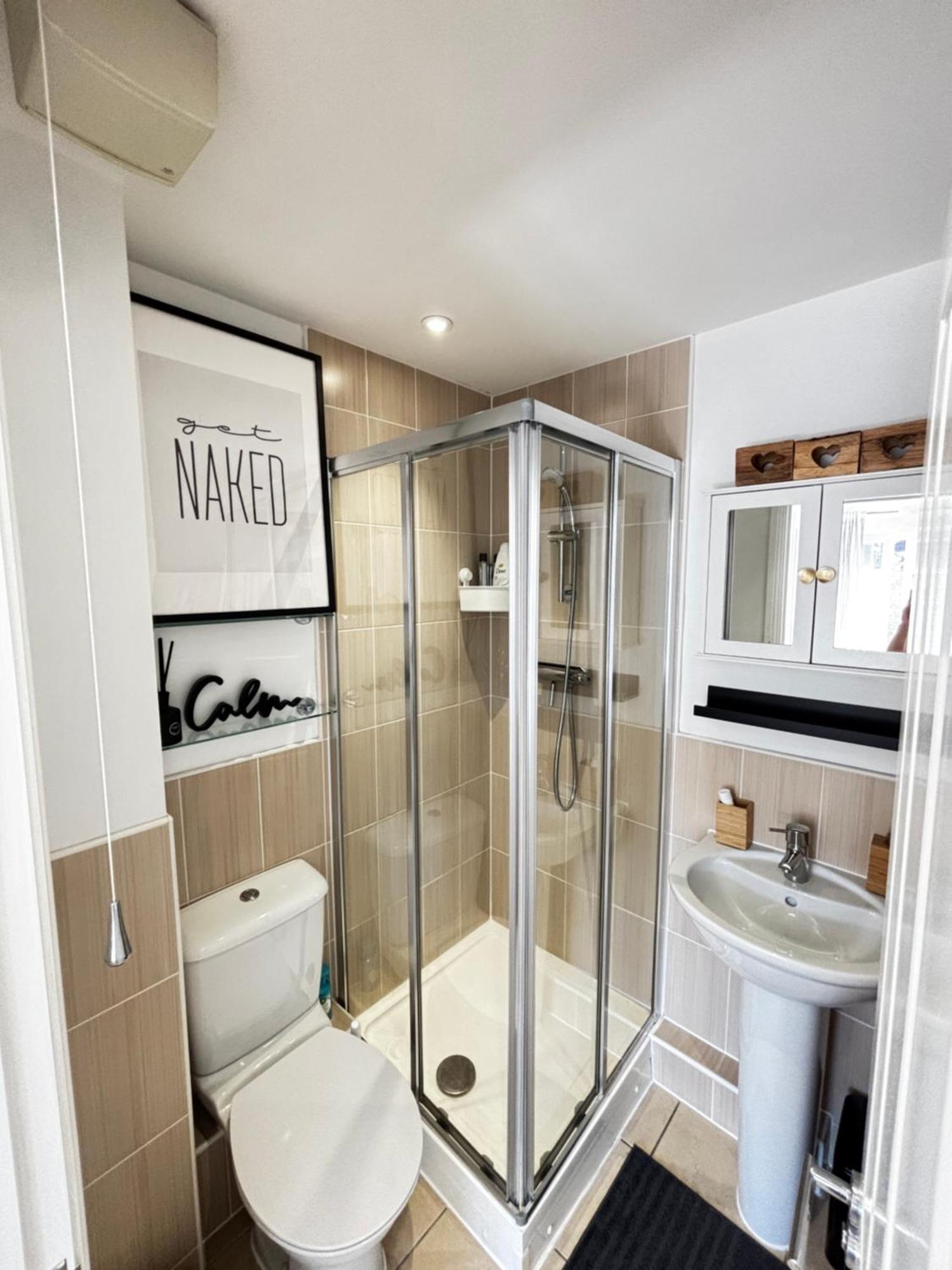 Delux Room With Private Parking, Sleeps 2, Perfect For Cotswold Getaway, Easy A419 Access Blunsdon Exterior foto
